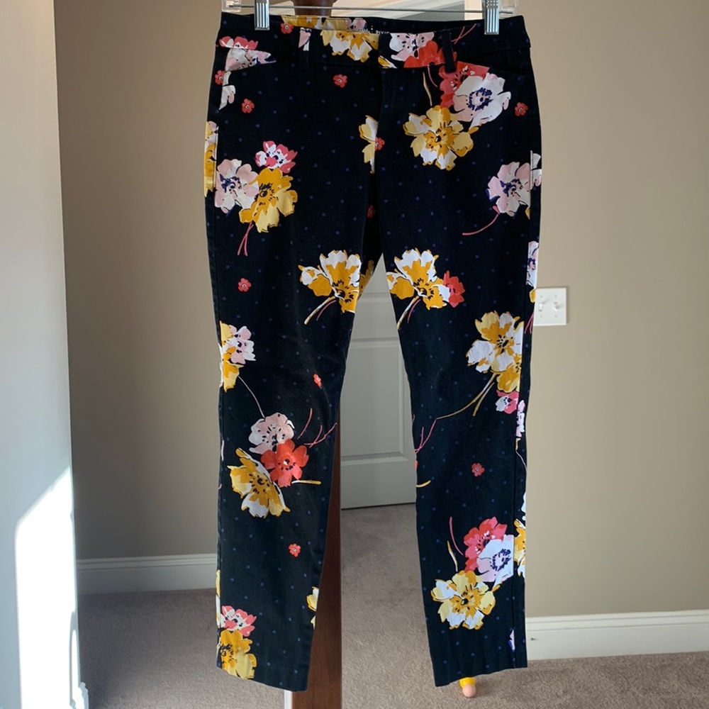 Old Navy Black and Multi Pixie Mid-rise Jeans, size 6.